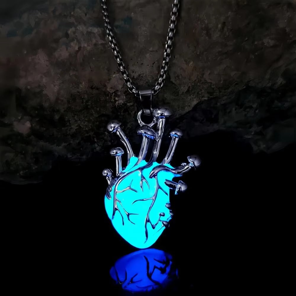 Luminous Heart Pendant Necklace – Glow in the Dark